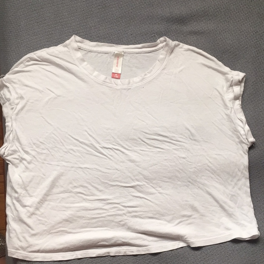 Cropped white shirt